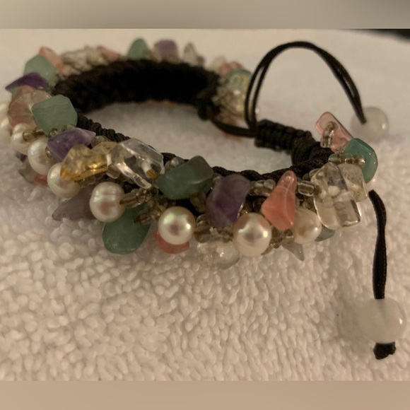 #J901 - Pearl & Multi-Stone (Aventurine, Jade, Amethyst, Rose Quartz) Bracelet - Picture 7 of 8